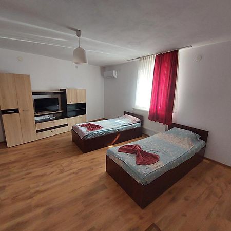 Varipatti House Слатина Екстериор снимка