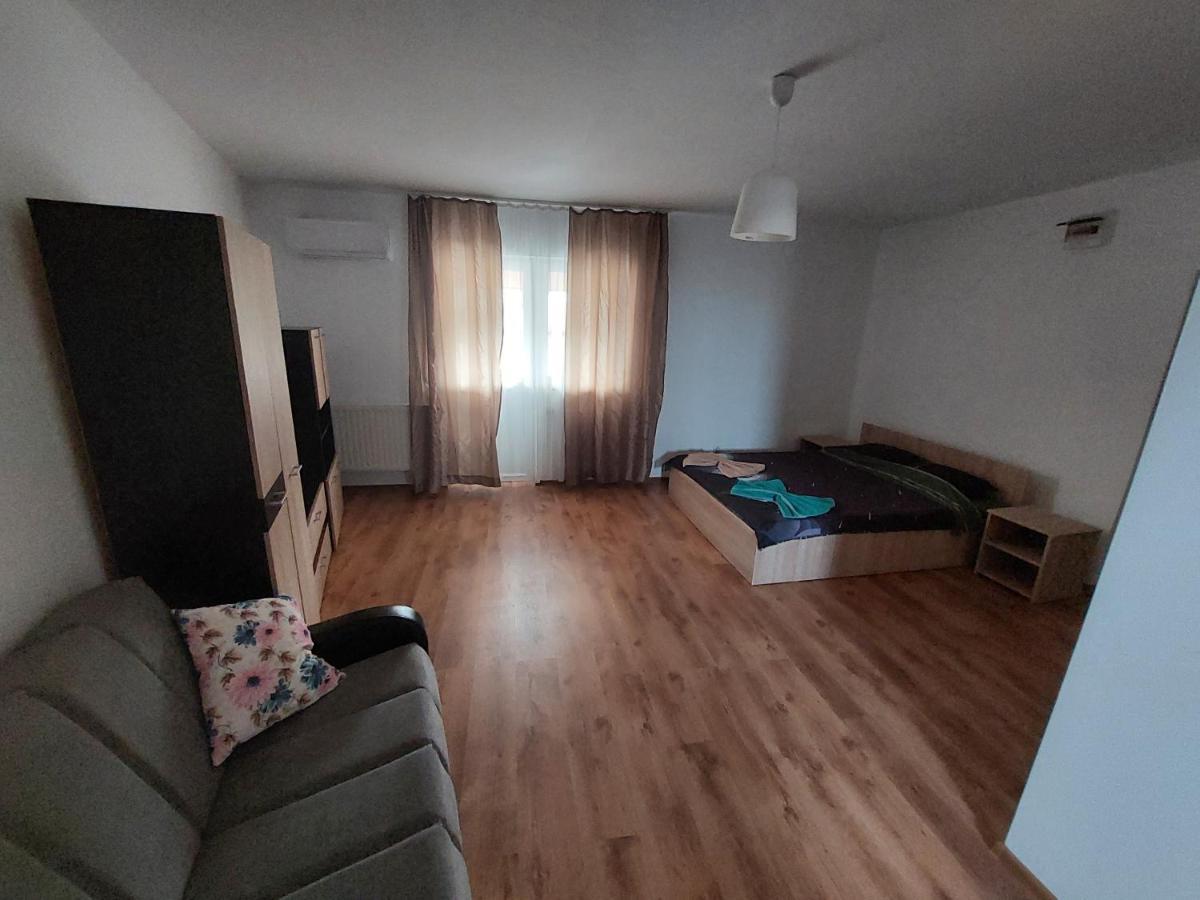 Varipatti House Слатина Екстериор снимка