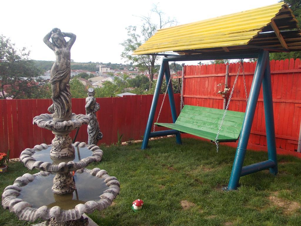 Varipatti House Слатина Екстериор снимка